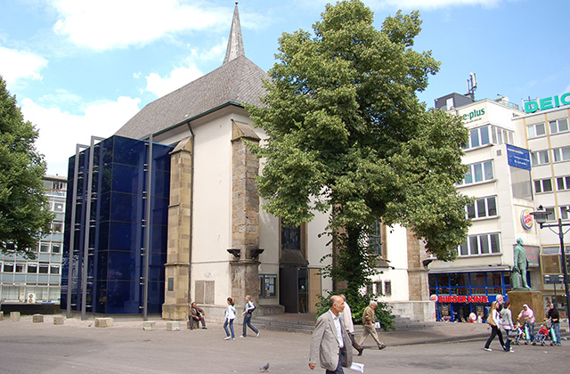 Cafe Forum vor dem Kunstraum Notkirche